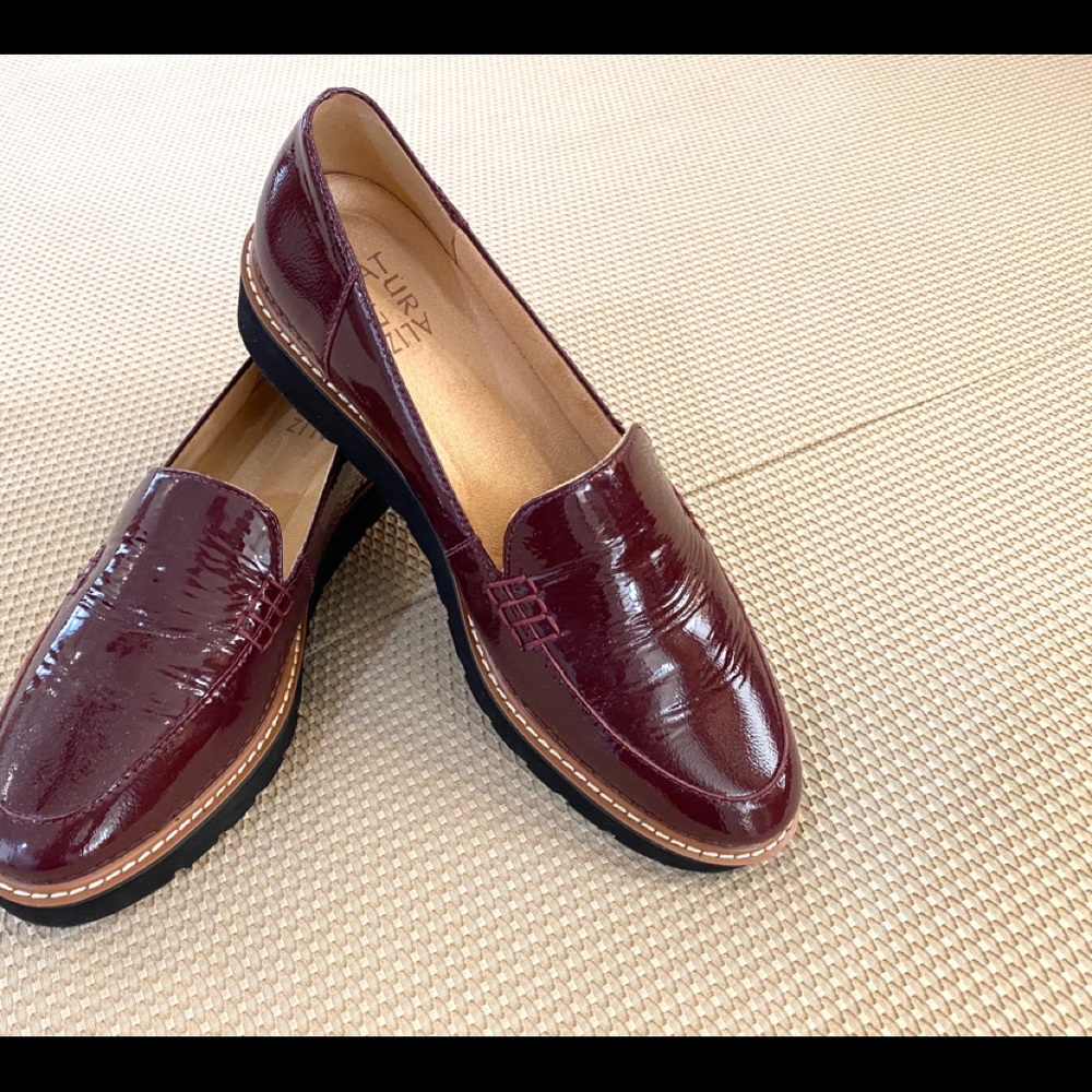 NATURALIZER slip on loafers